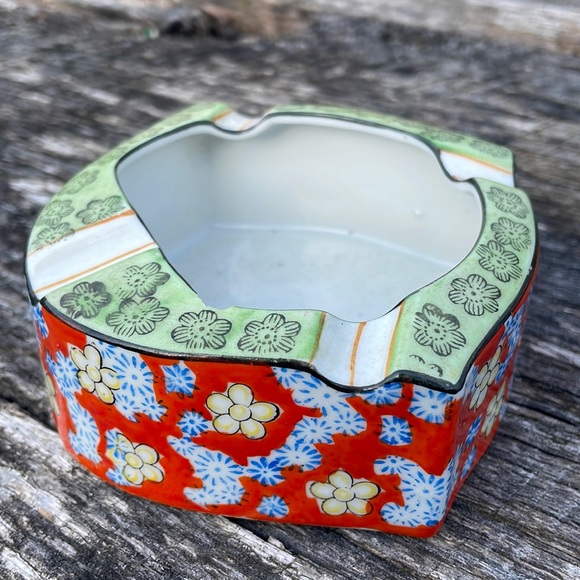 American Vintage Other - VTG Hand Painted Porcelain Ashtray
